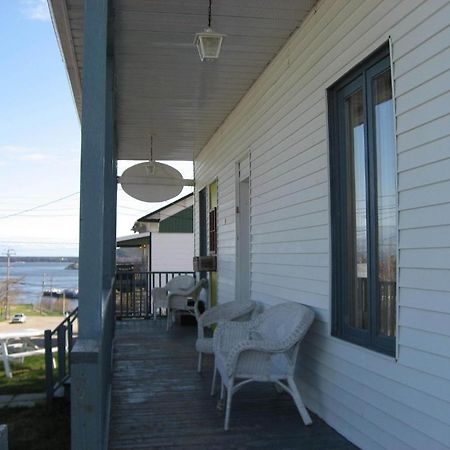 Le Goeland Hotell Tadoussac Eksteriør bilde